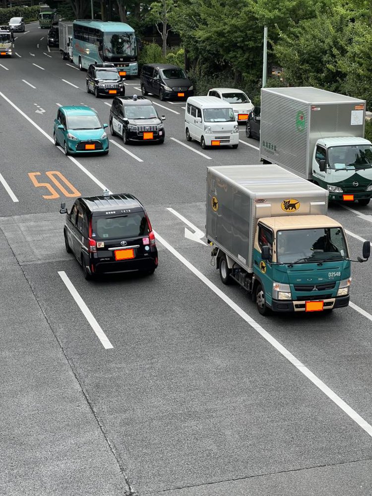俯瞰で撮影した道路の写真