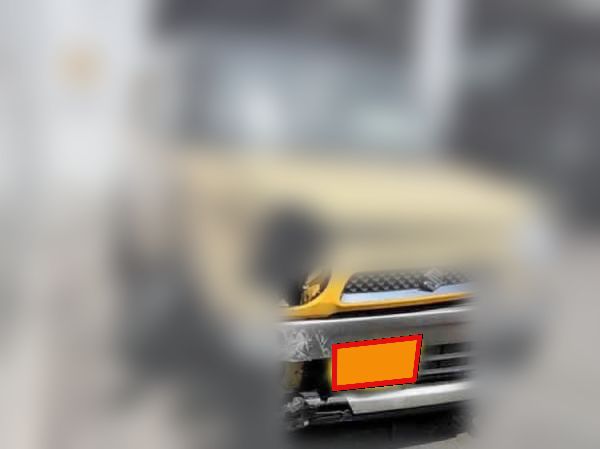 前面が損傷した車両